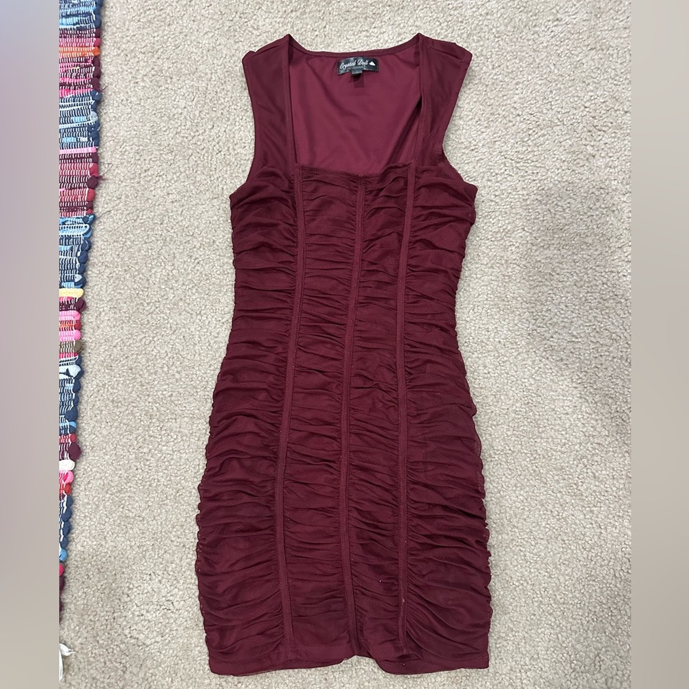 Mini dress, maroon, slightly sparkly